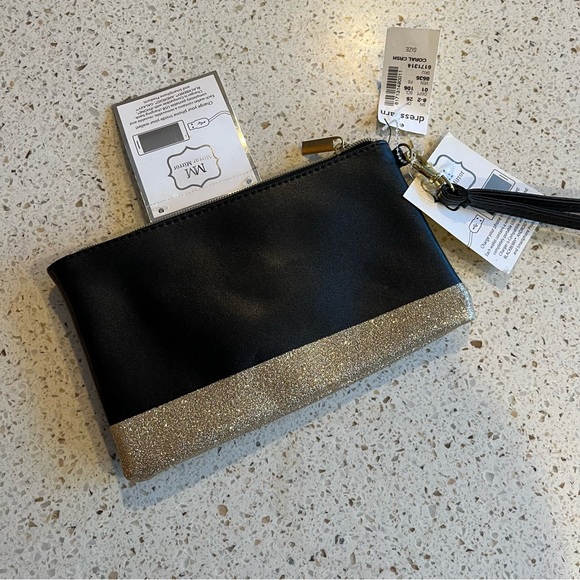 Charging Wristlet - Picture 7 of 8